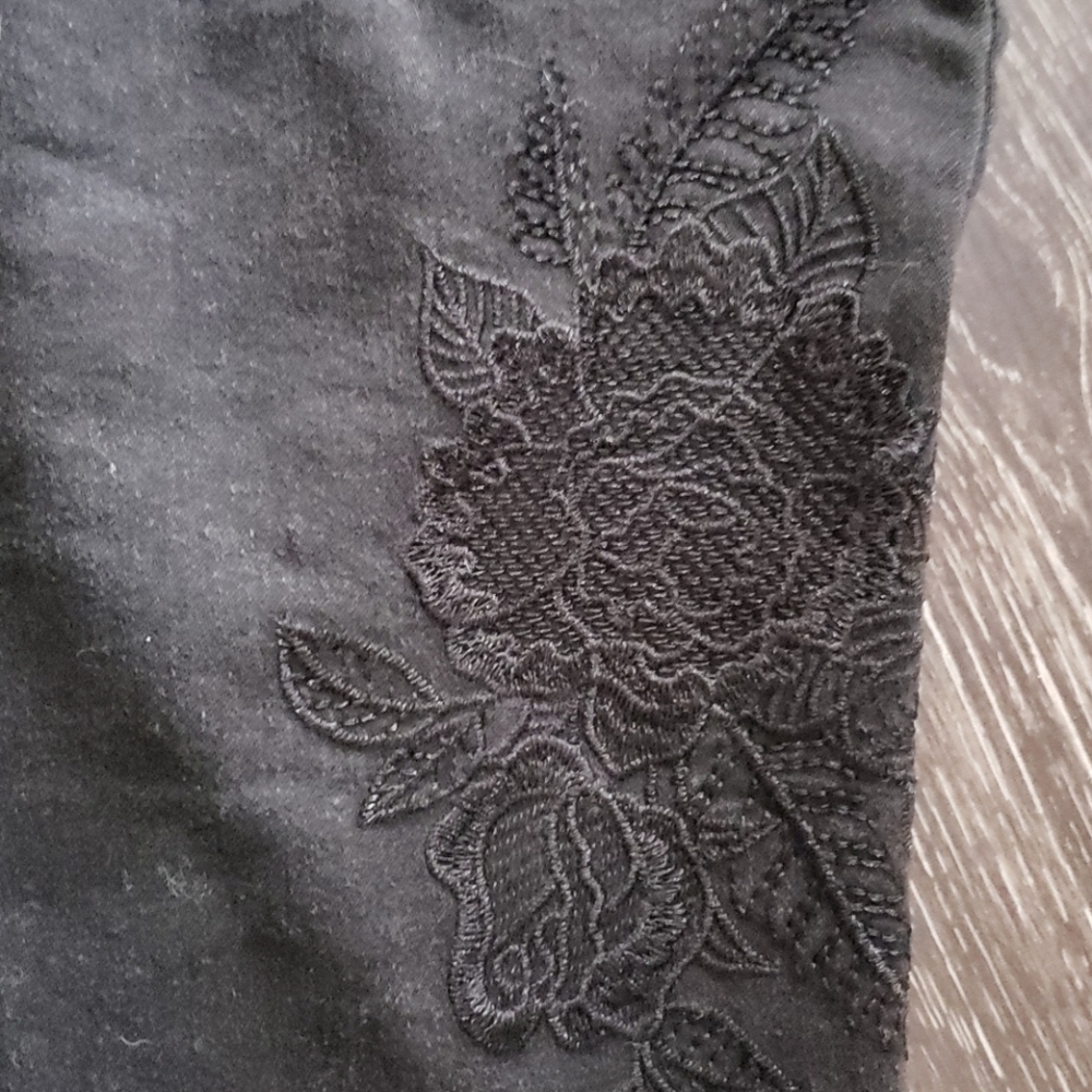 Black jeans w/emroidery on legs. Slim 16W Plus